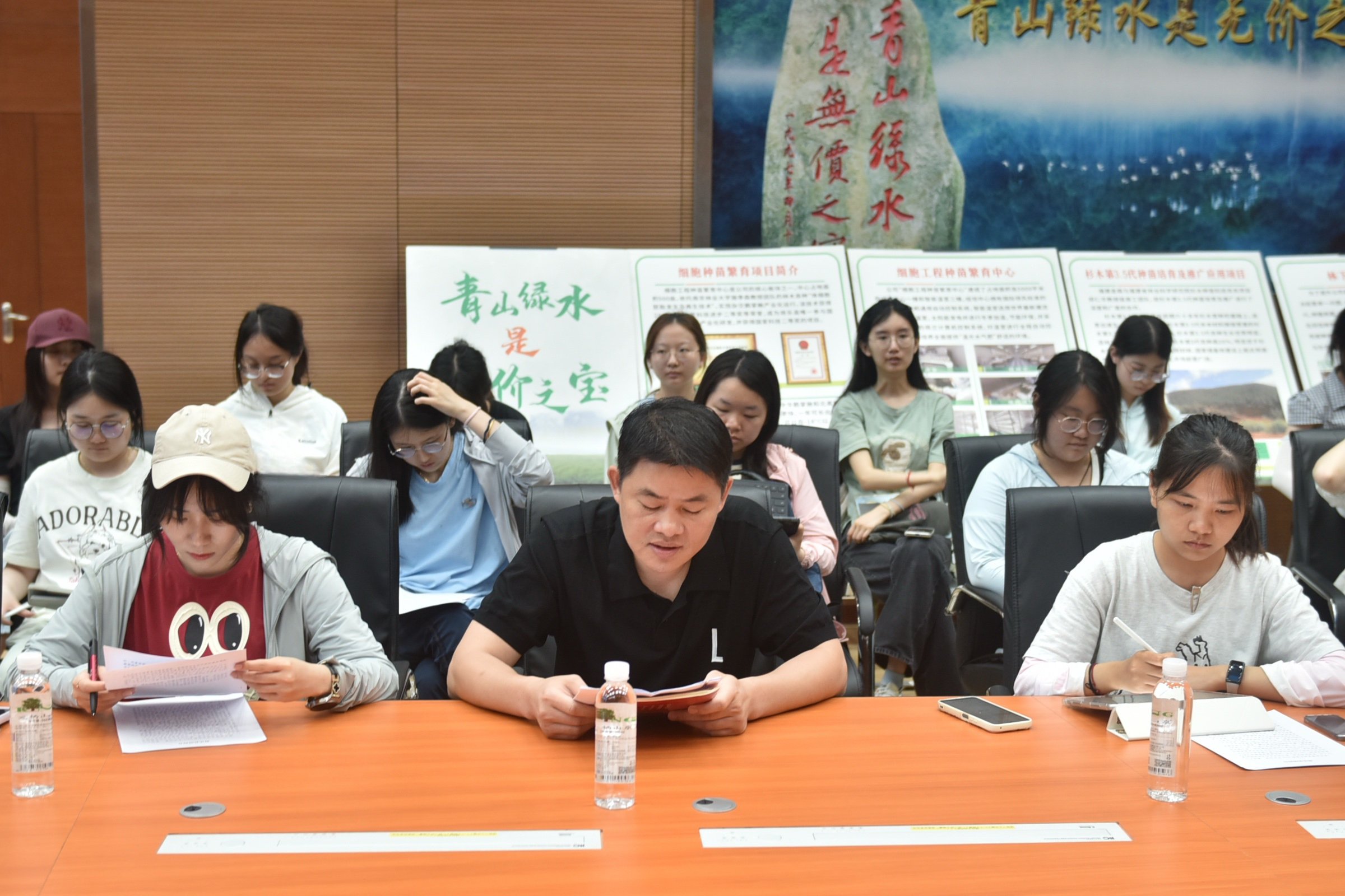 校企聯(lián)袂育才子 北林師生訪金森